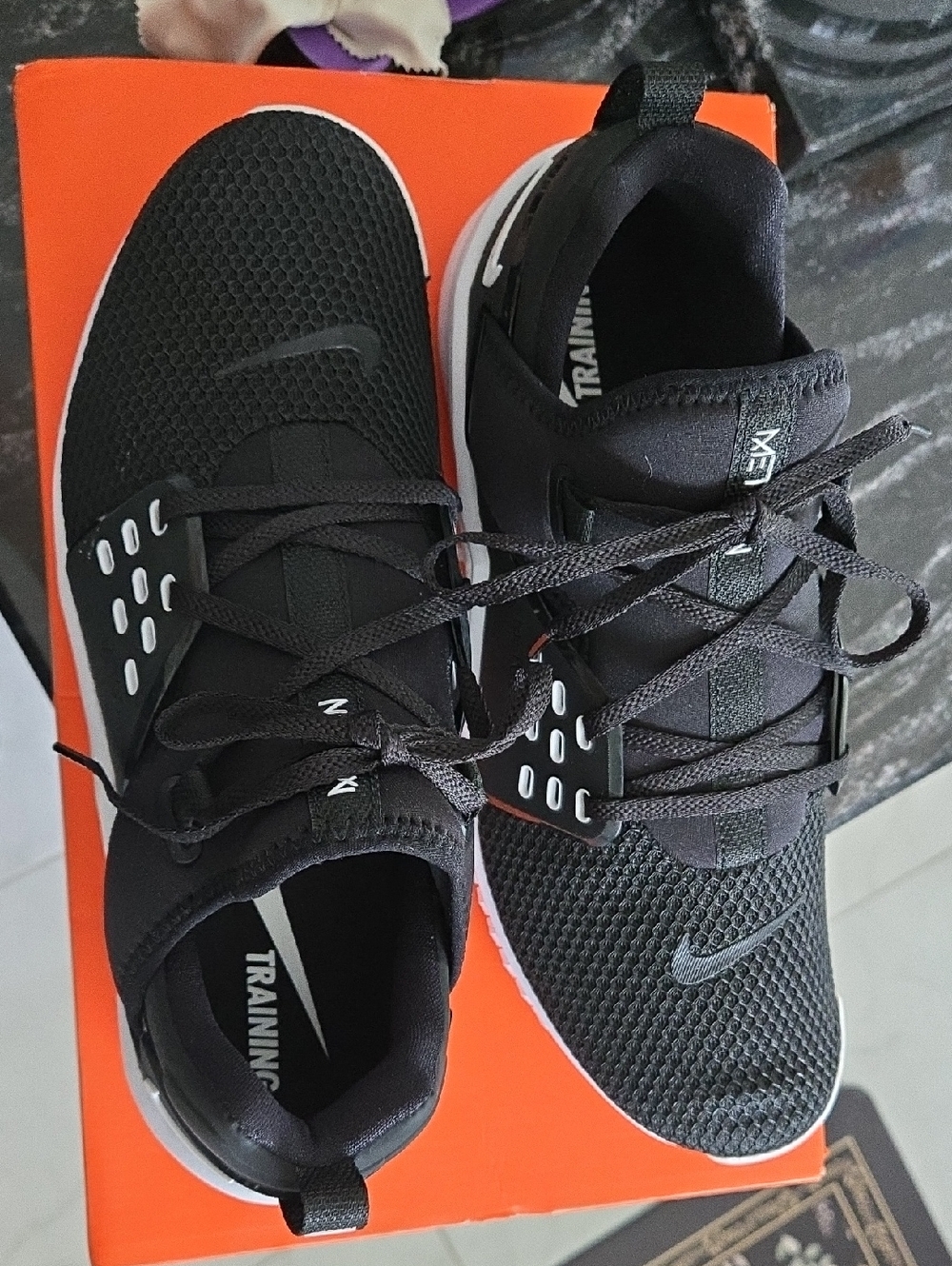 New Nike Men’s Black and White Training Sneakers